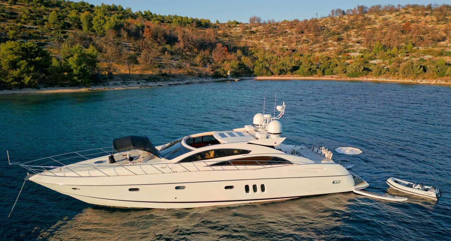 SUNSEEKER PREDATOR 72 GHOST