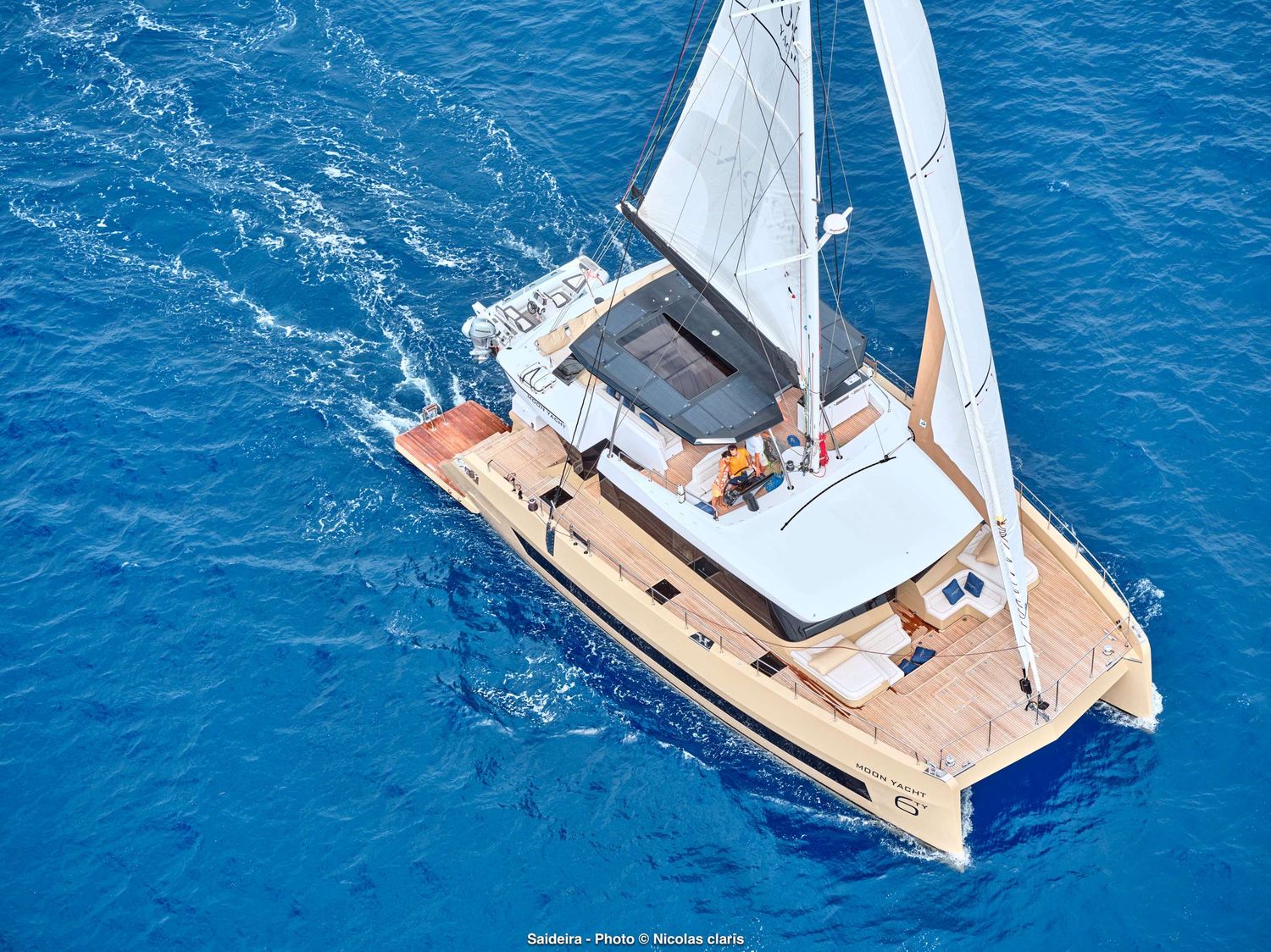 MOON 60 HULL 8 2025