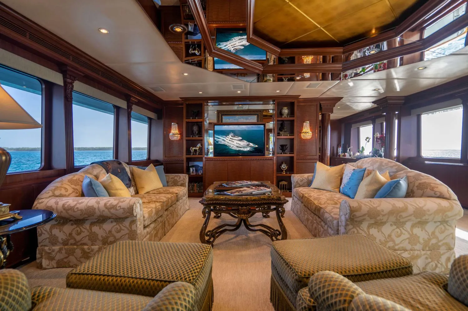 yacht-579875
