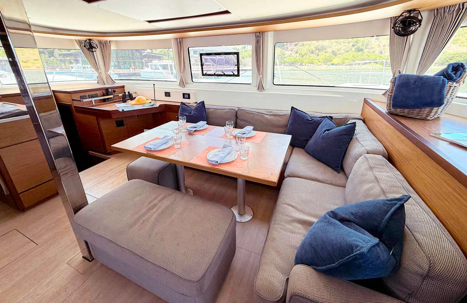 yacht-596971