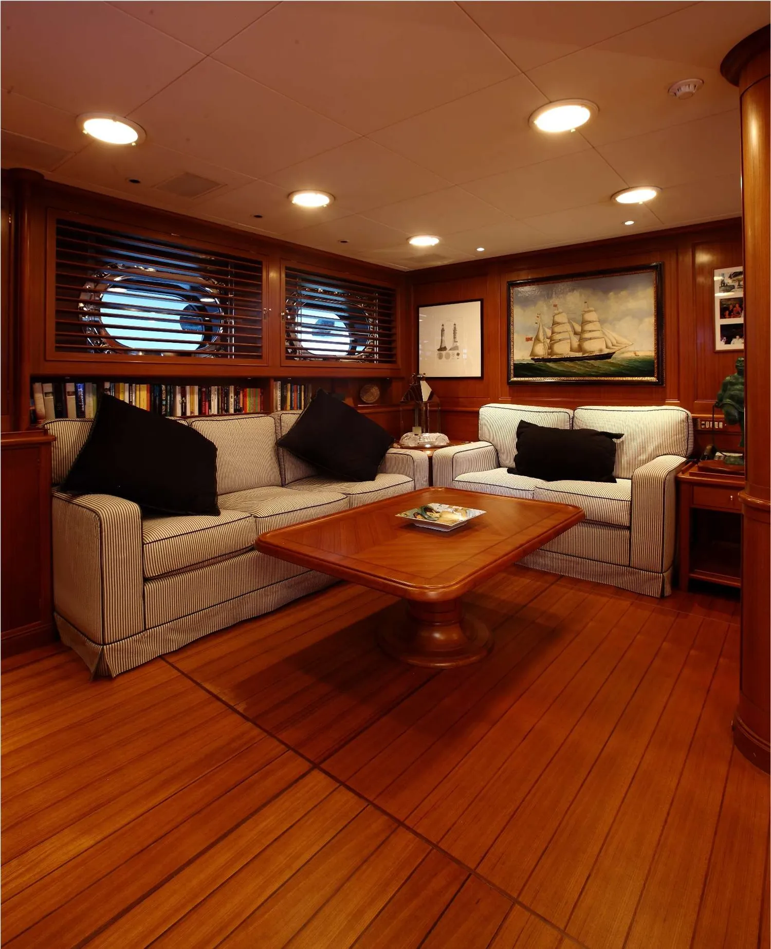 yacht-588063