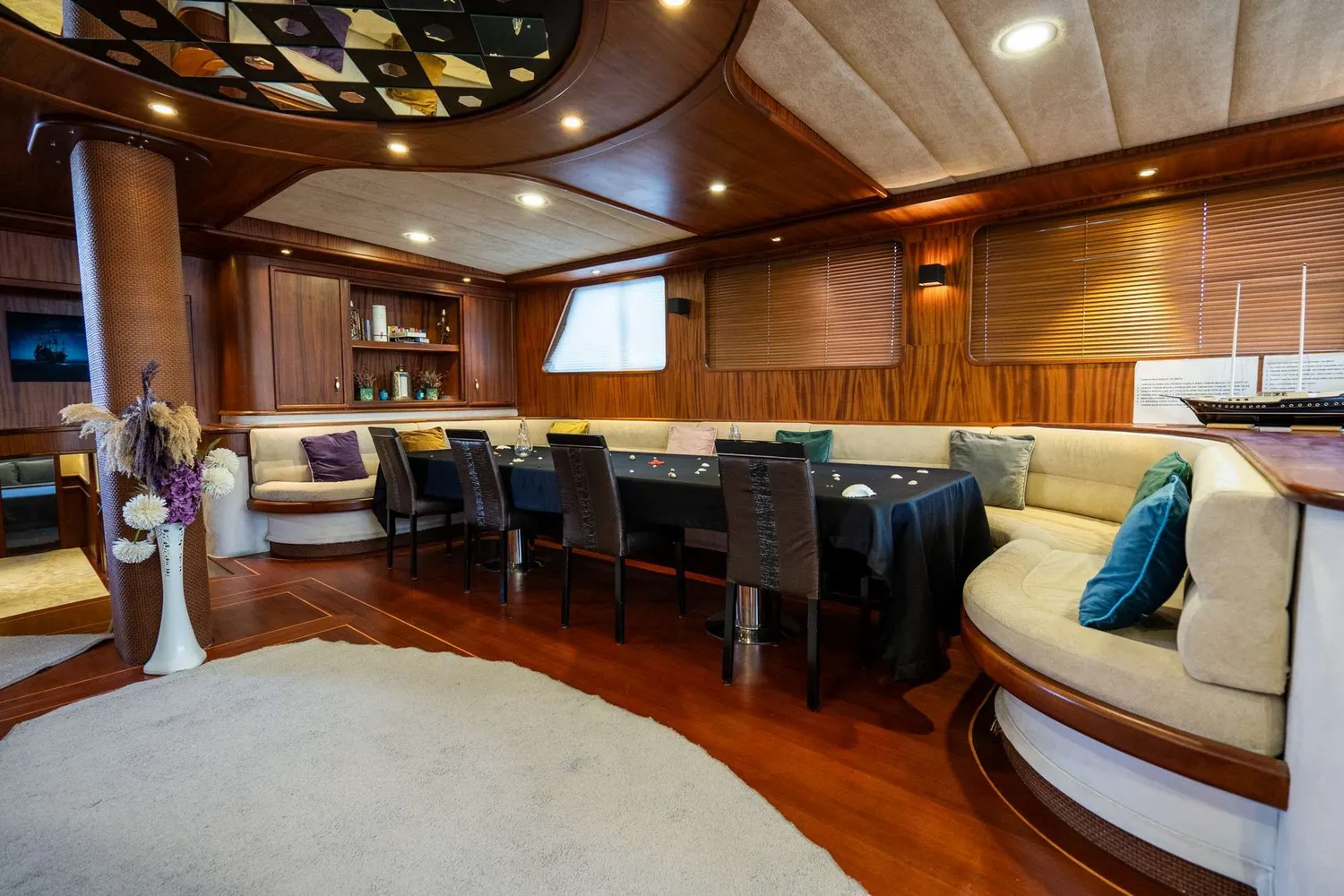 yacht-601381