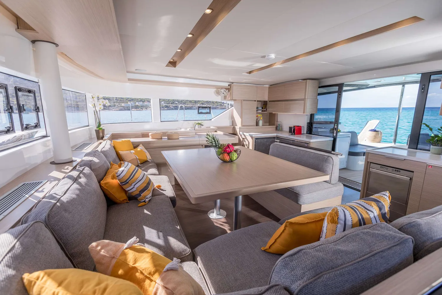 yacht-586819