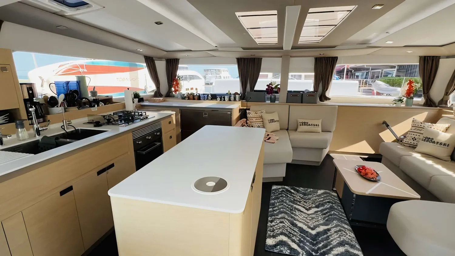 yacht-579911
