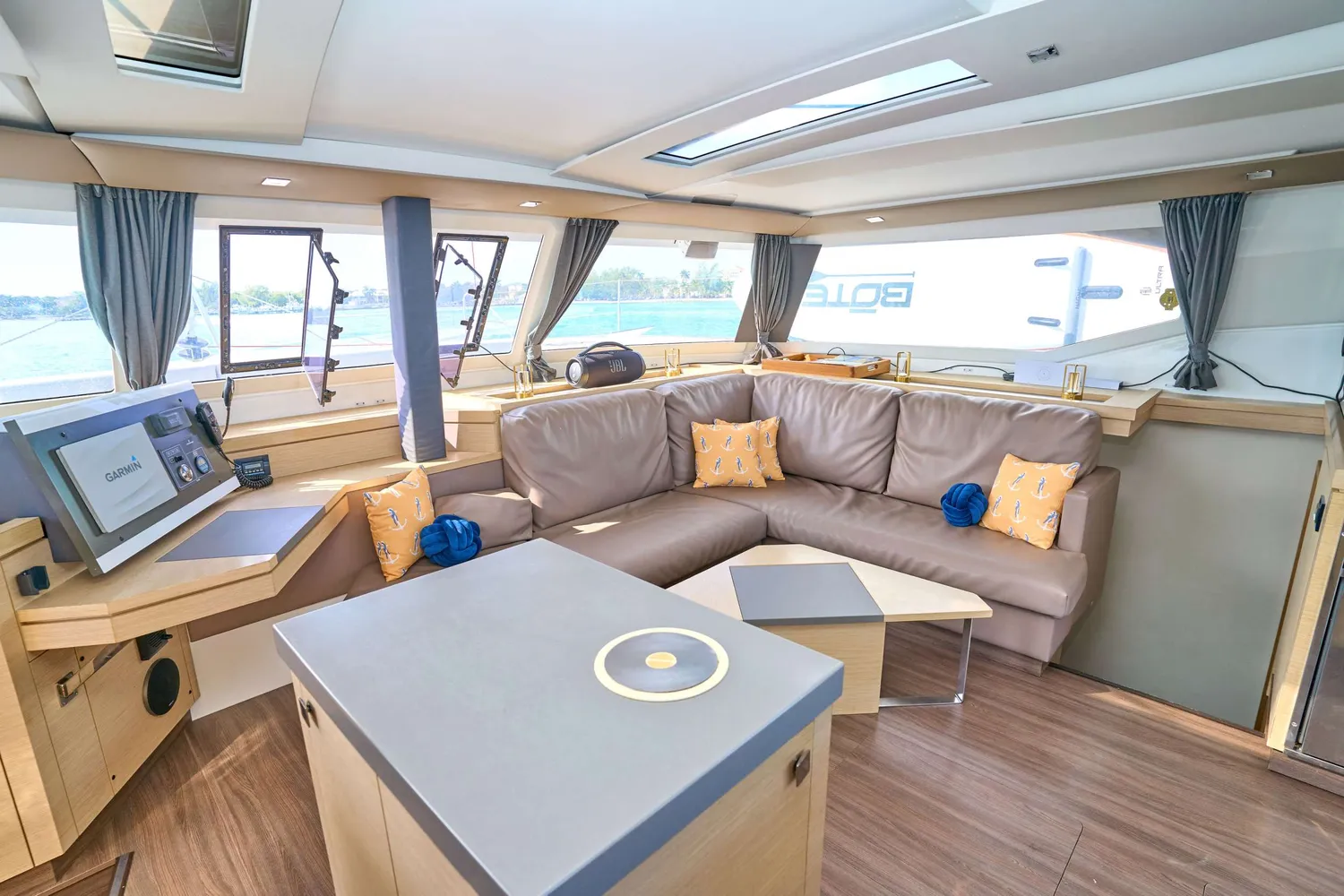 yacht-572137