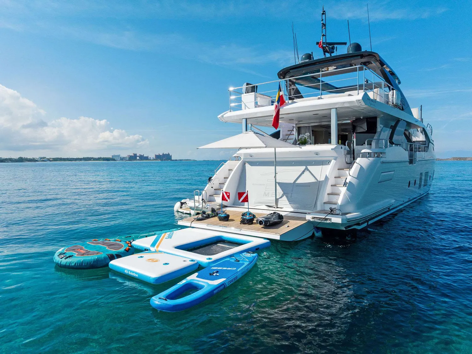 yacht-586105