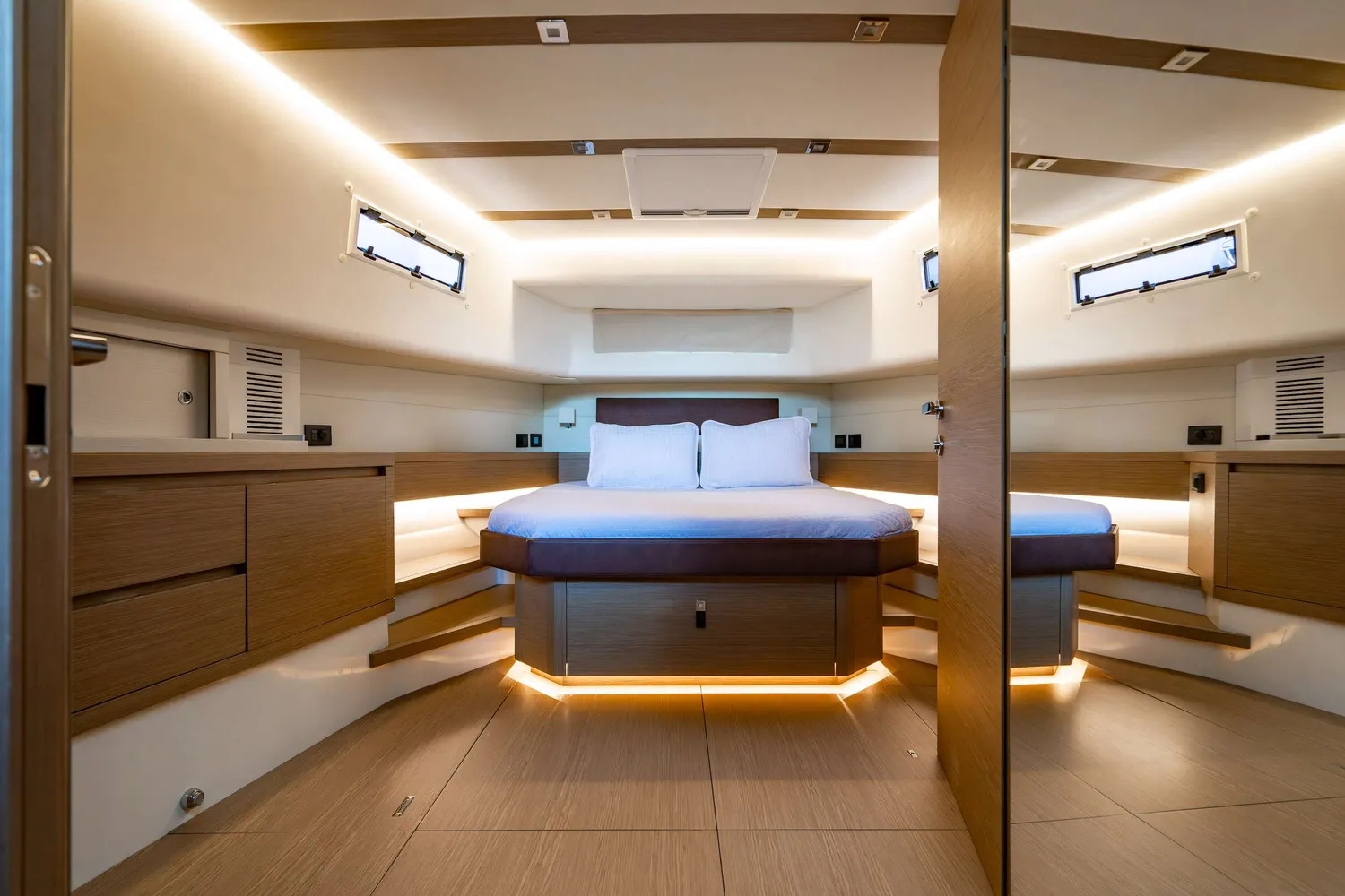 yacht-568995