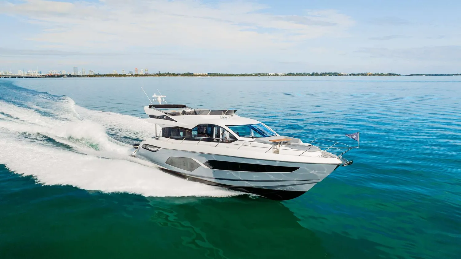 yacht-582546