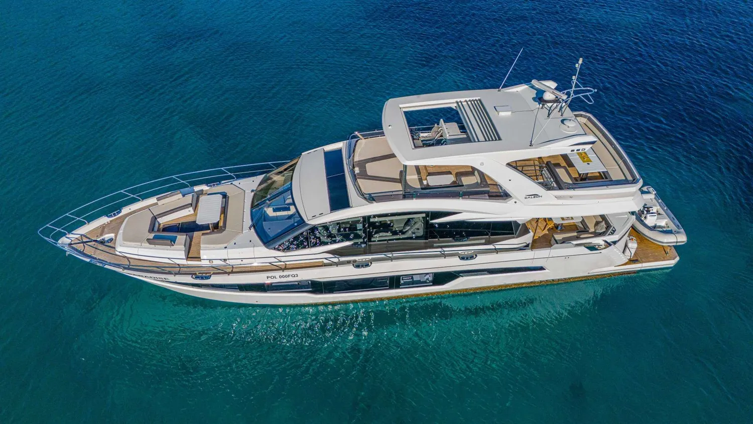 yacht-568086