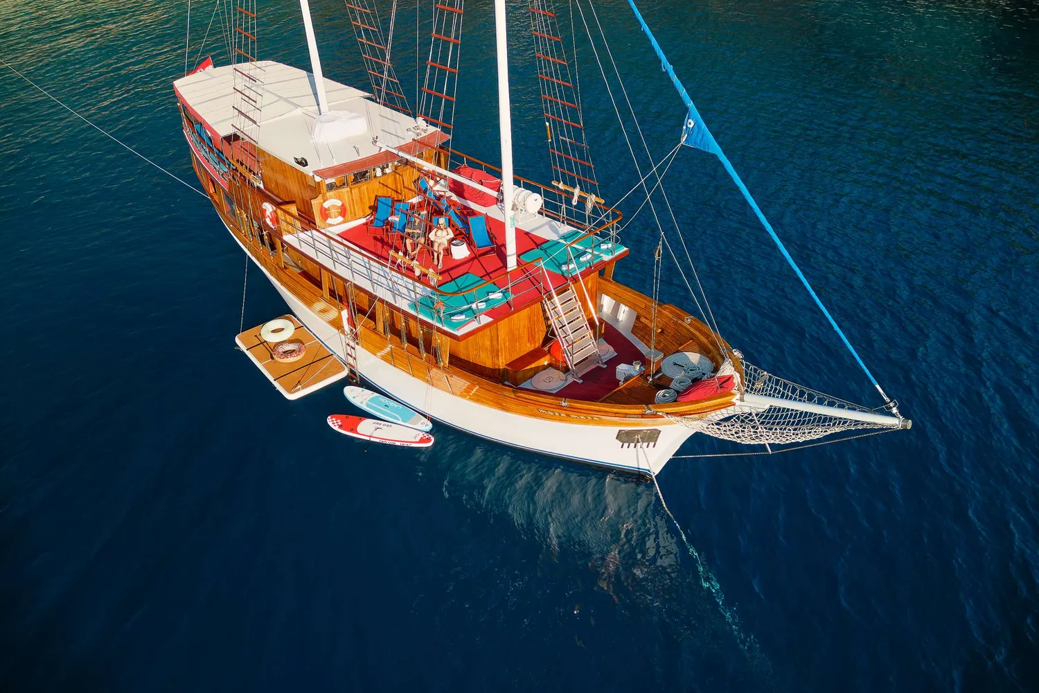 yacht-586886