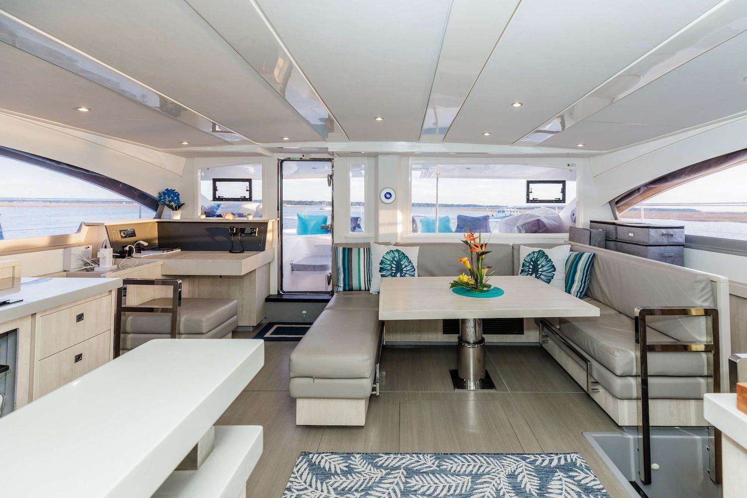 yacht-550649