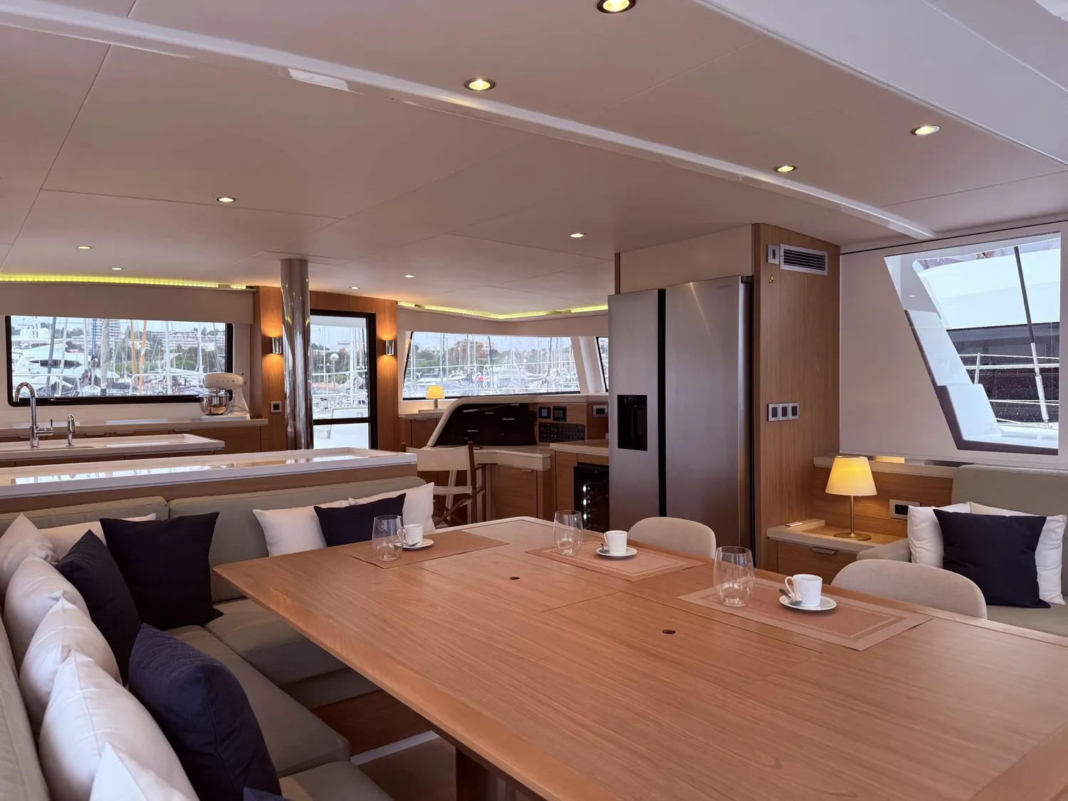 yacht-586637