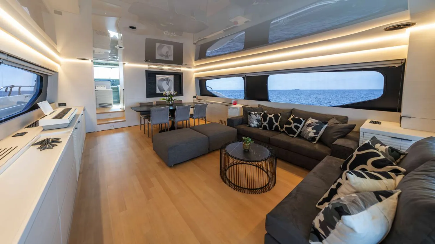 yacht-570656