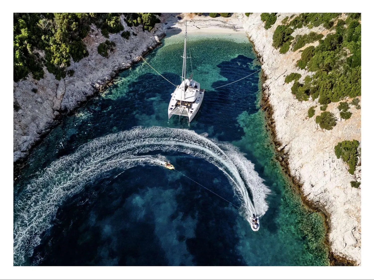 yacht-596798