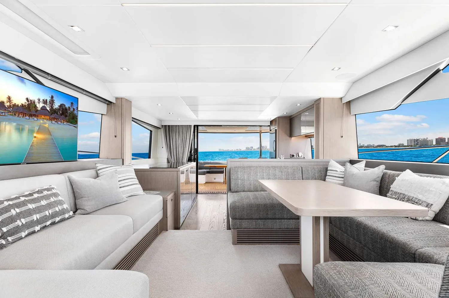 yacht-582413