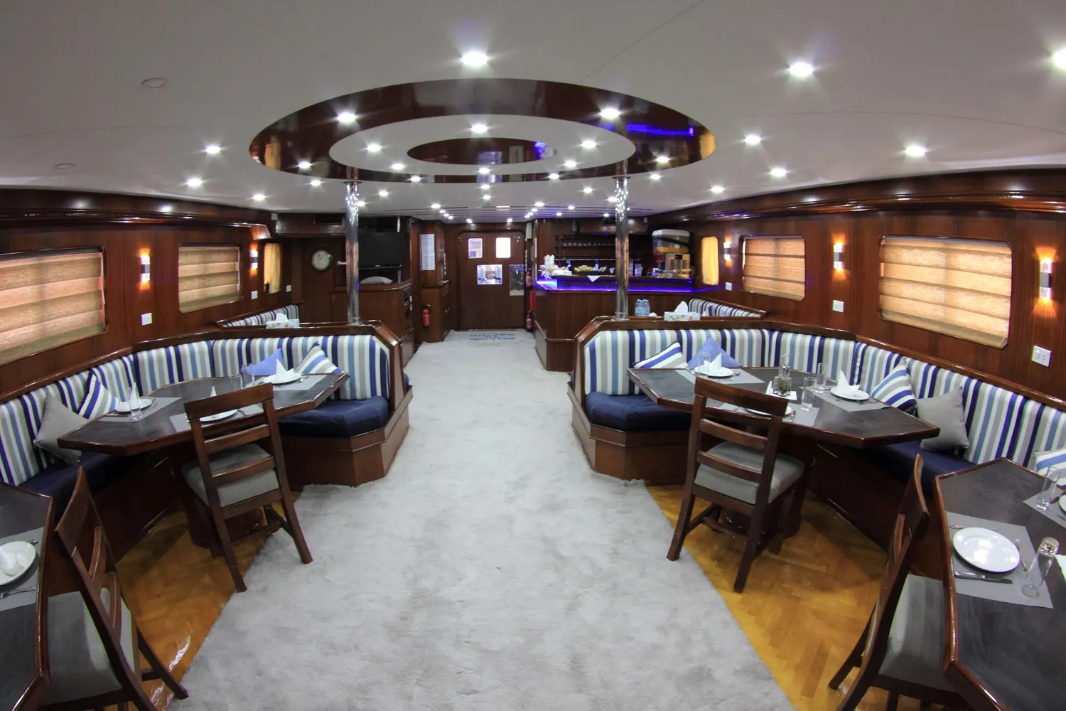 yacht-588760