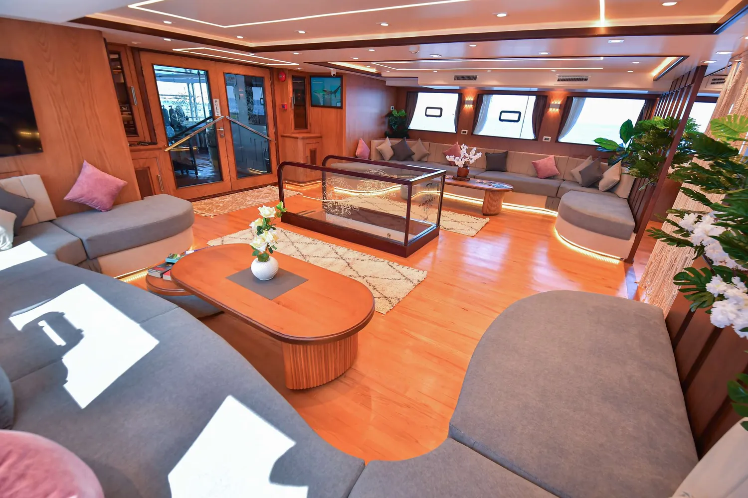 yacht-597748
