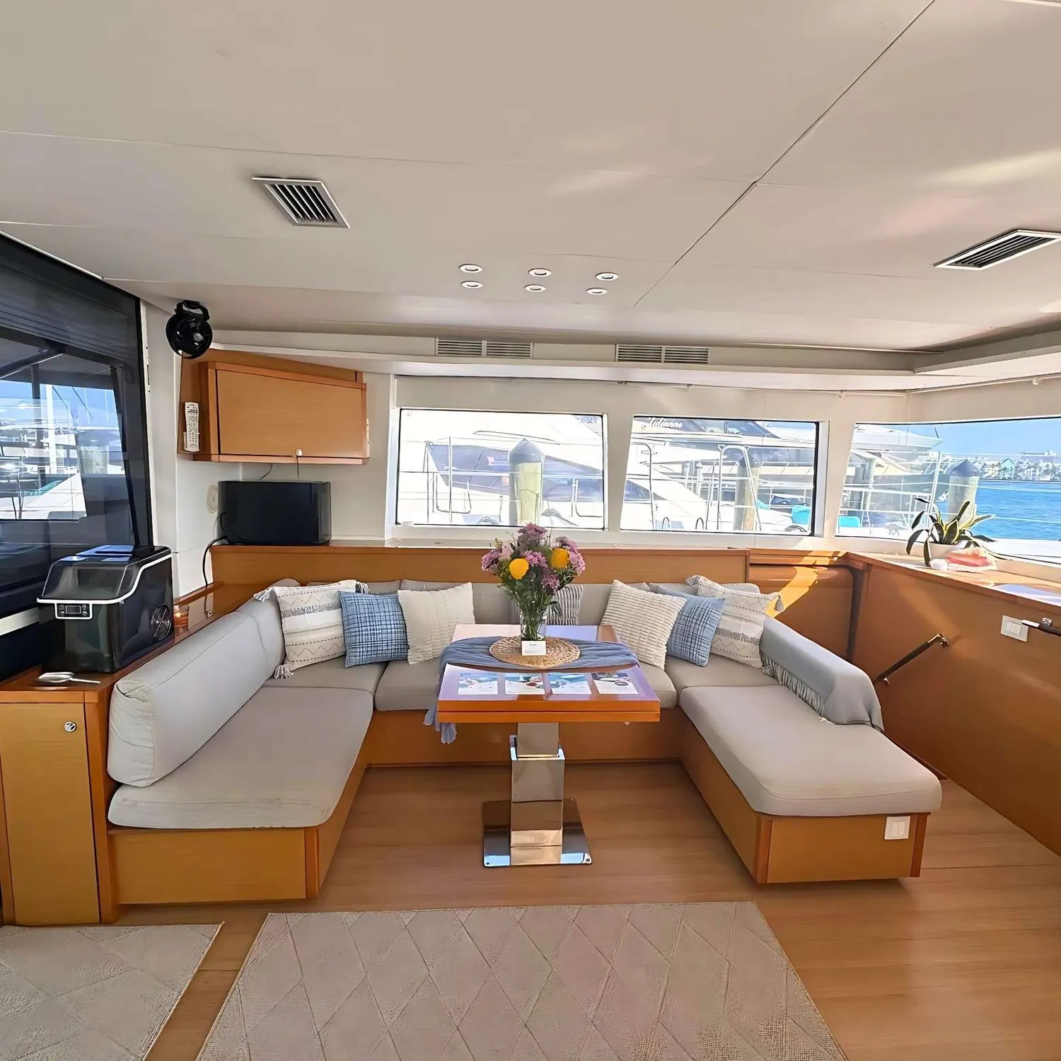 yacht-560429