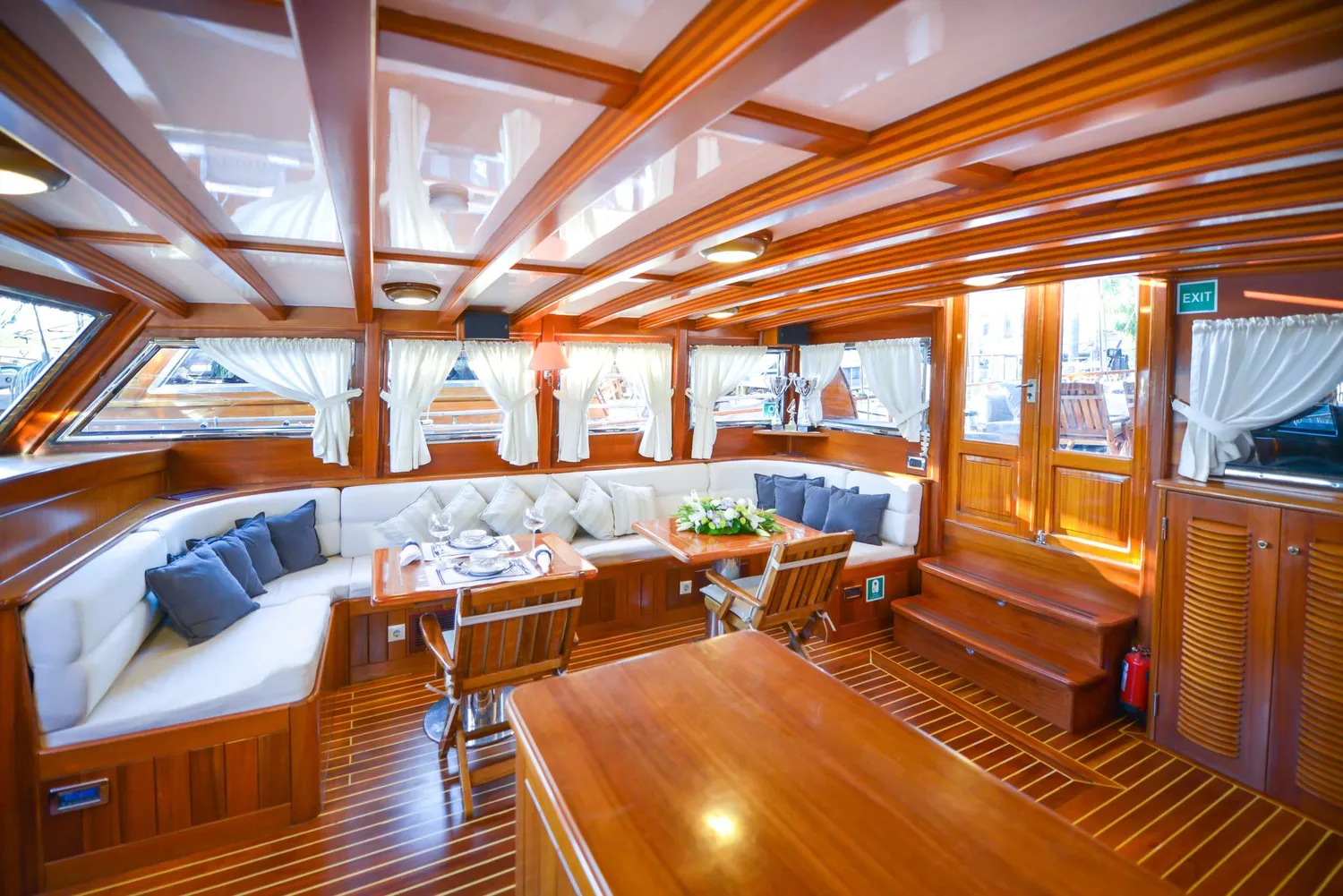 yacht-584593