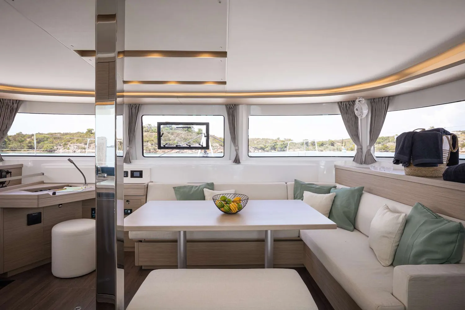 yacht-589560