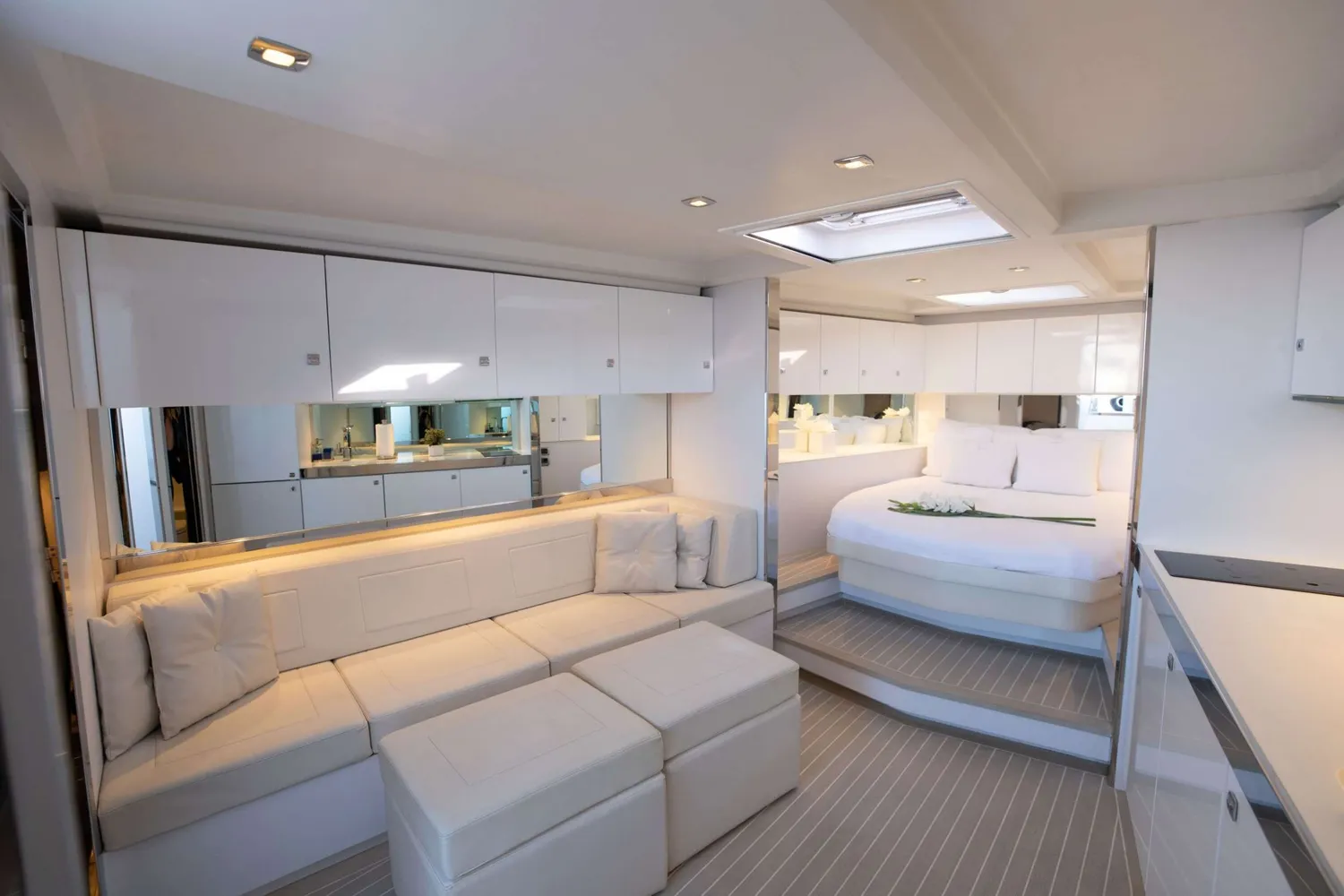 yacht-595808