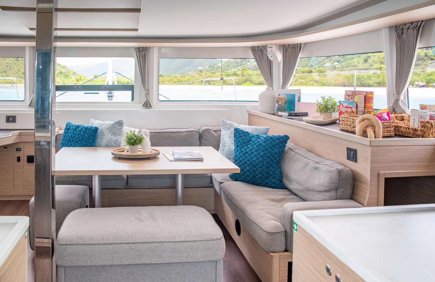 yacht-587700