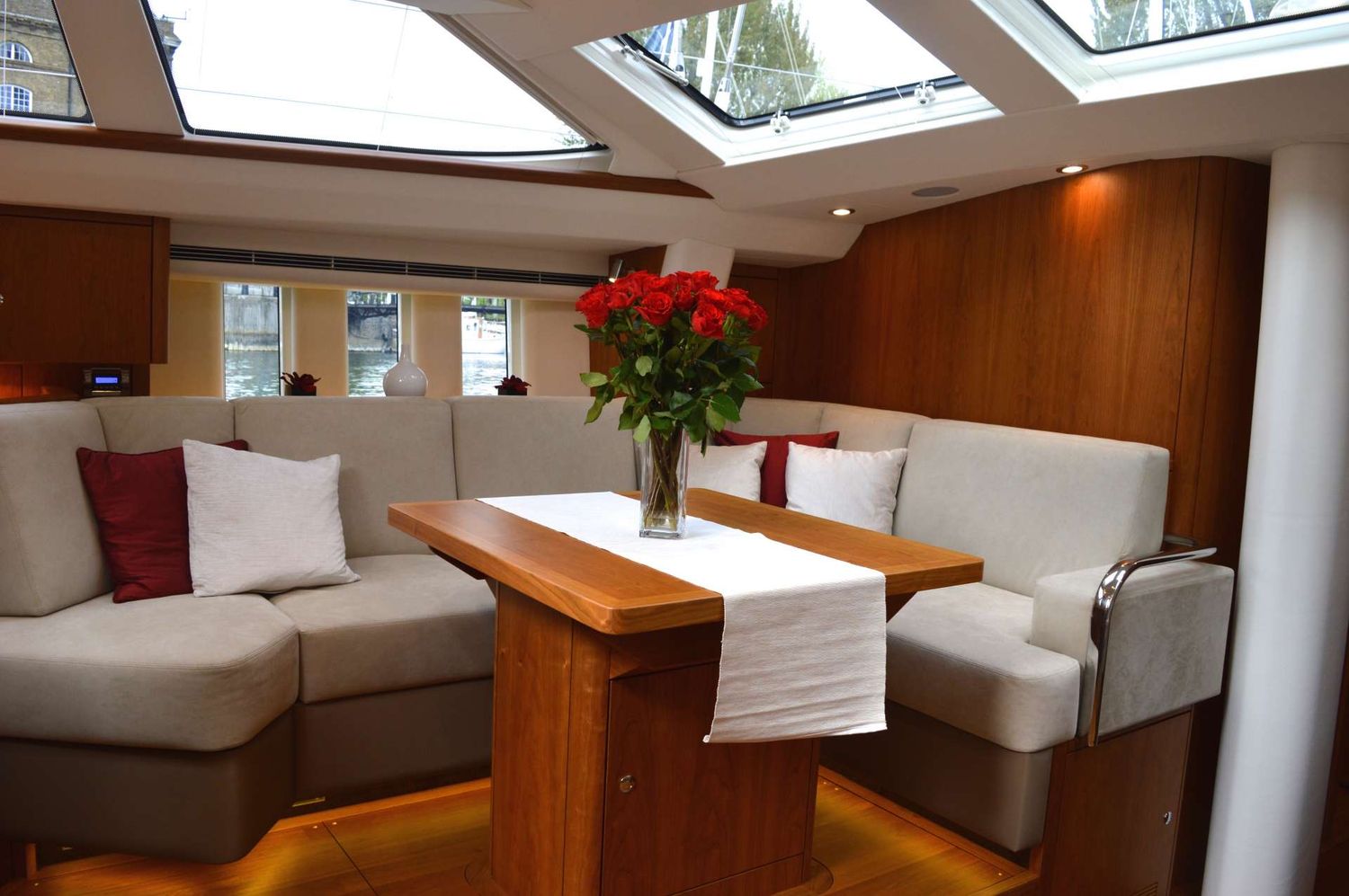 yacht-550346