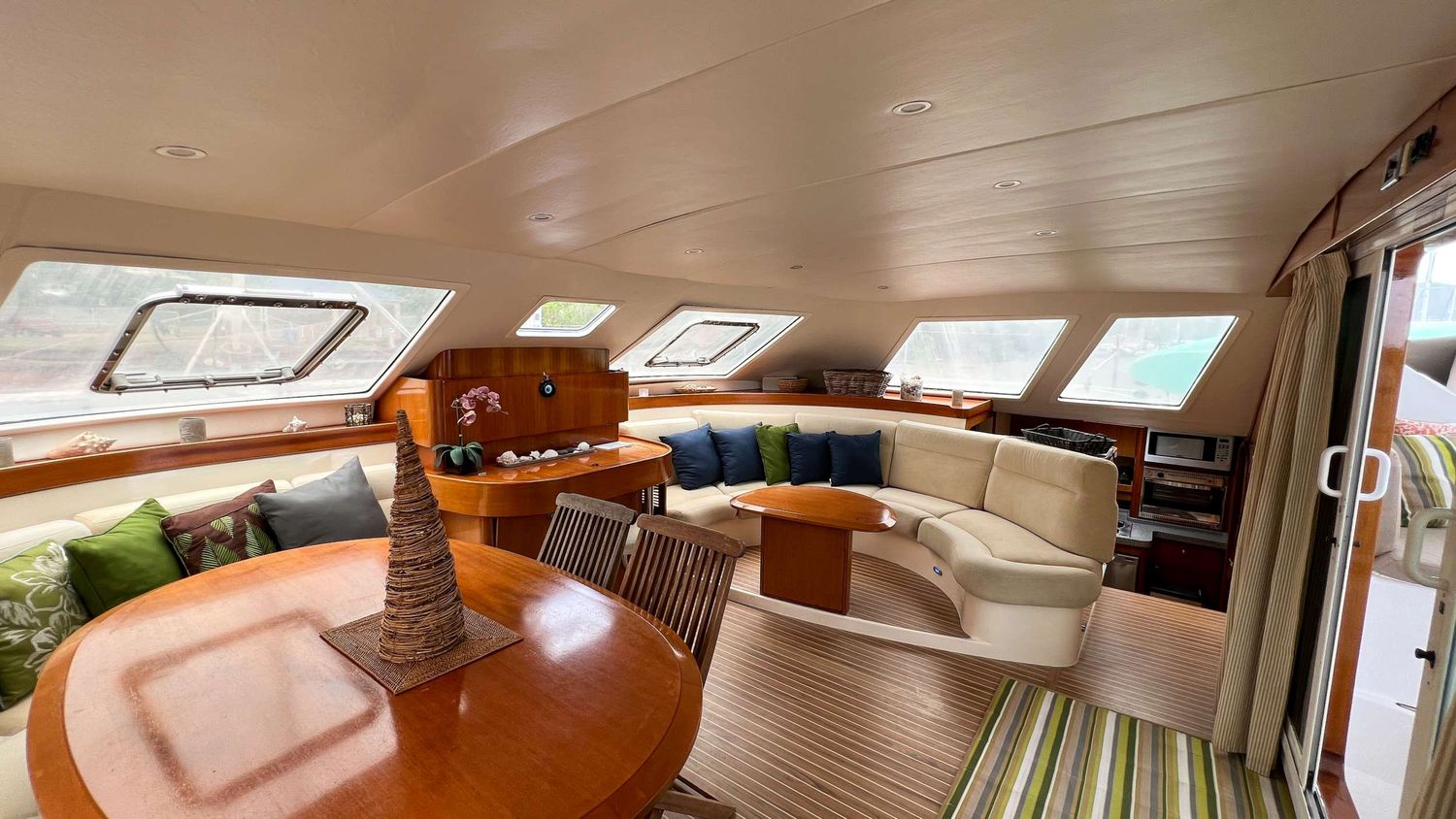 yacht-550425