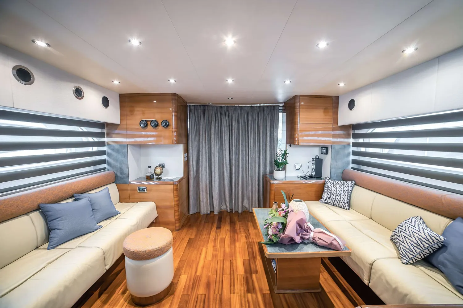 yacht-587184