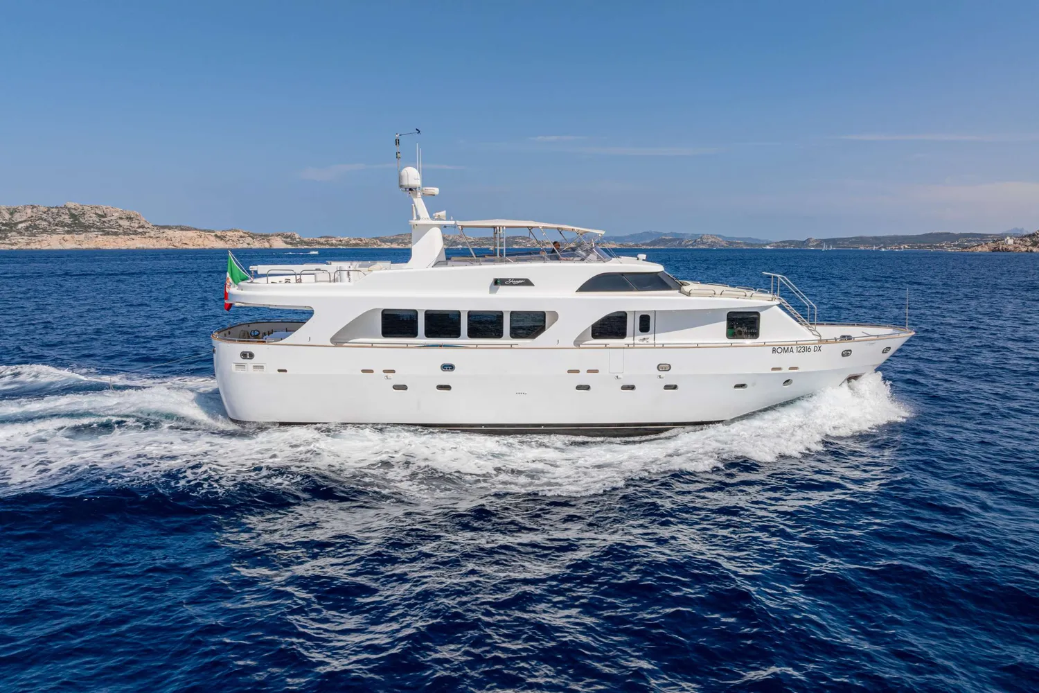 yacht-571611