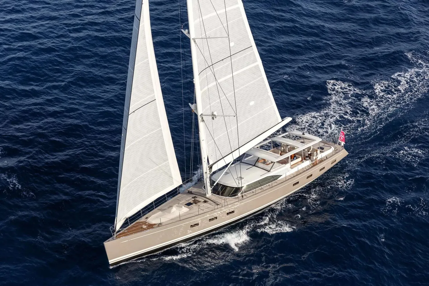 yacht-550030