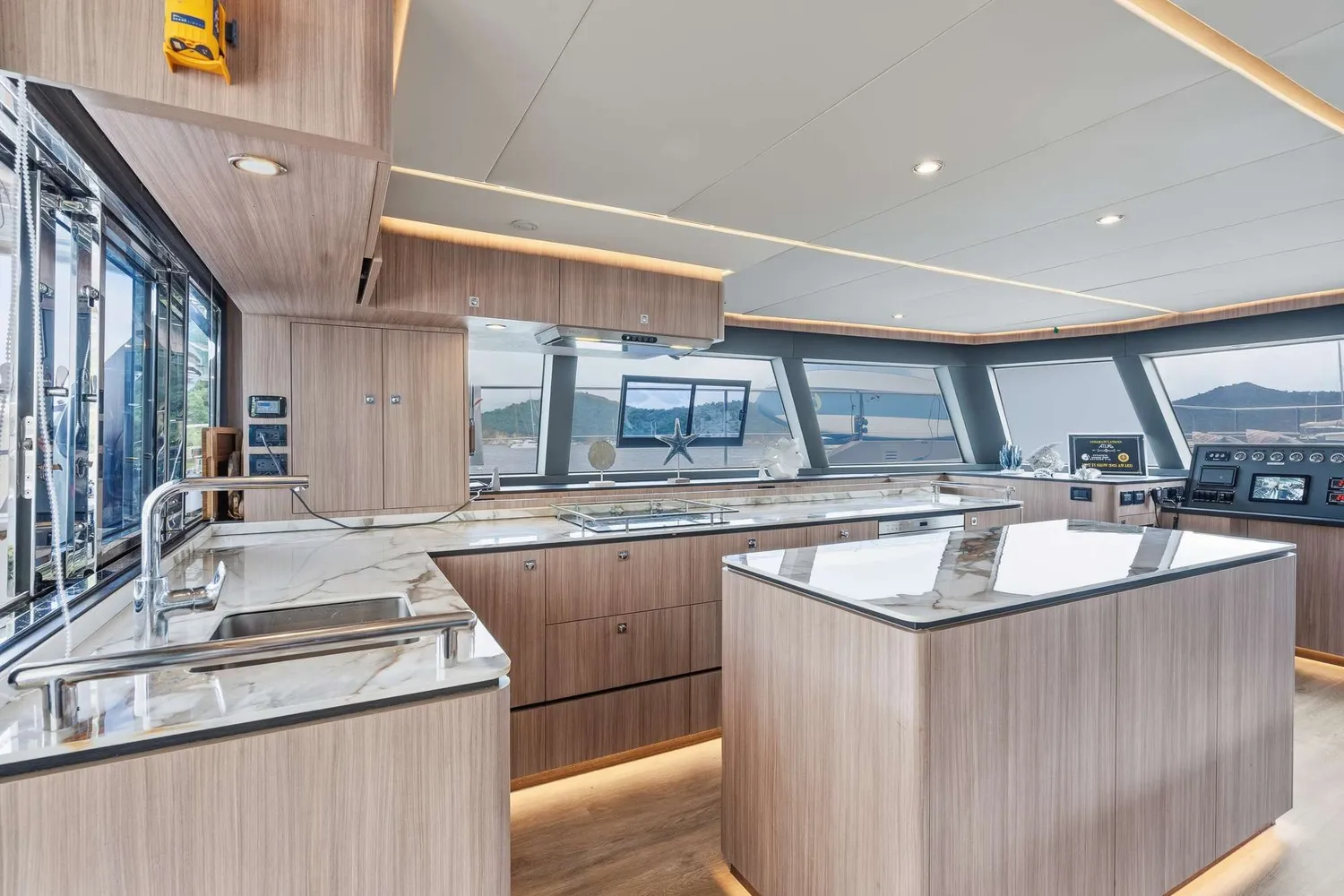 yacht-584290