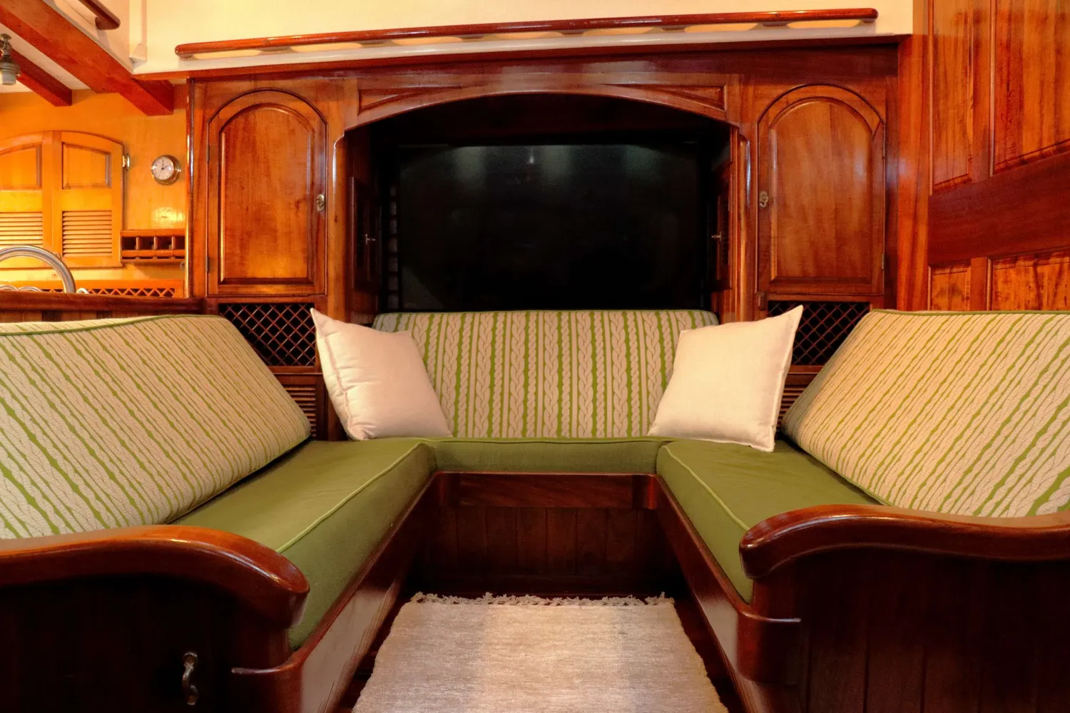 yacht-596789