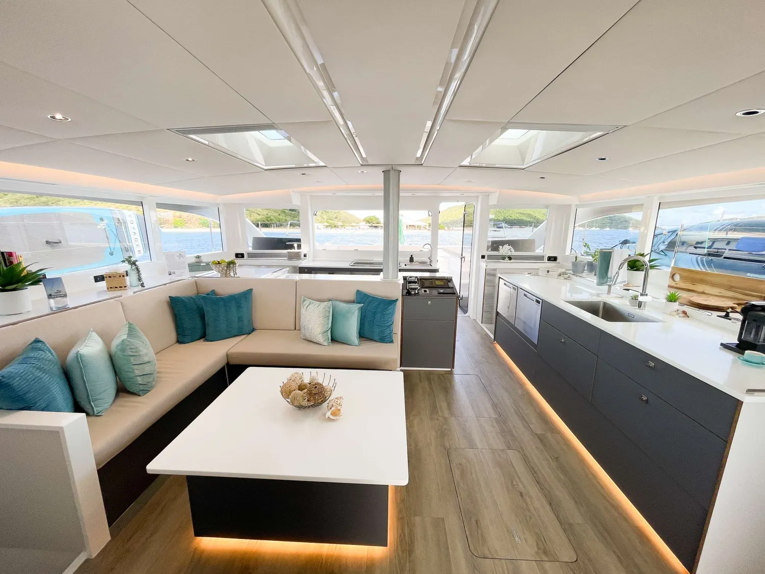 yacht-568732