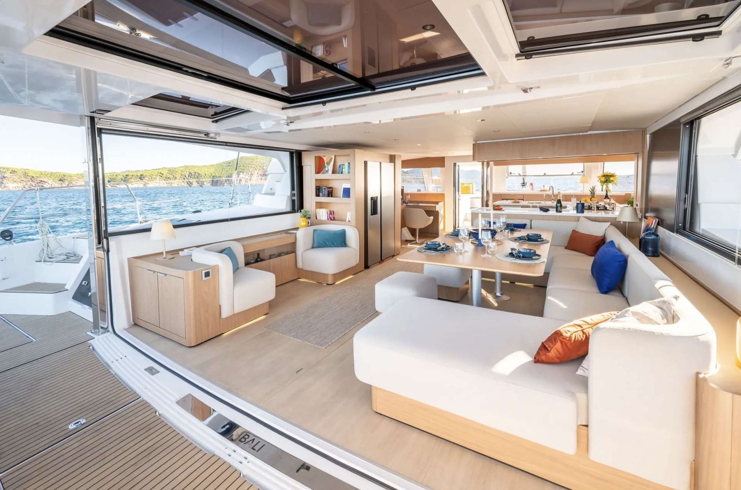 yacht-551187