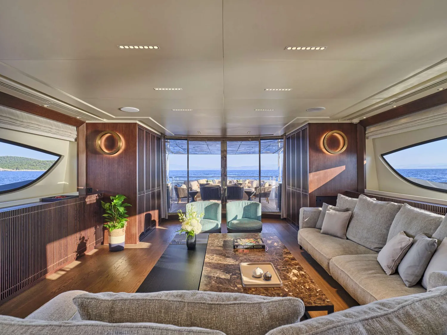 yacht-550870