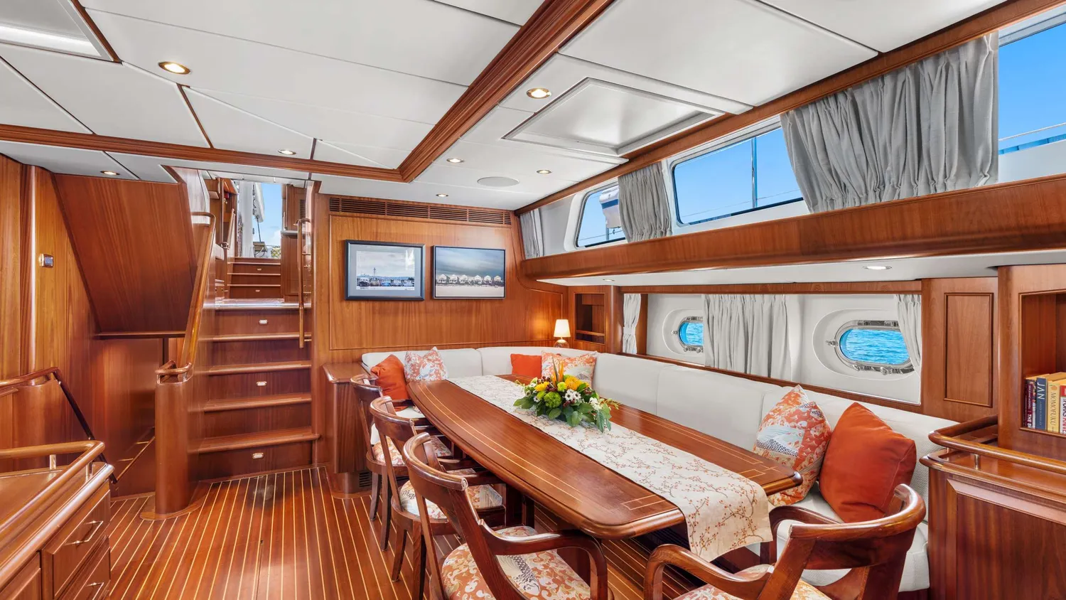 yacht-585506