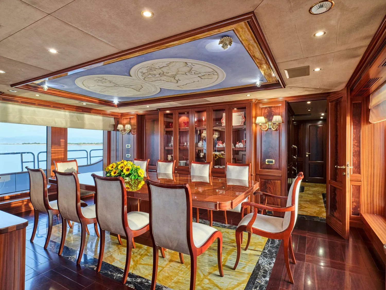 yacht-586337