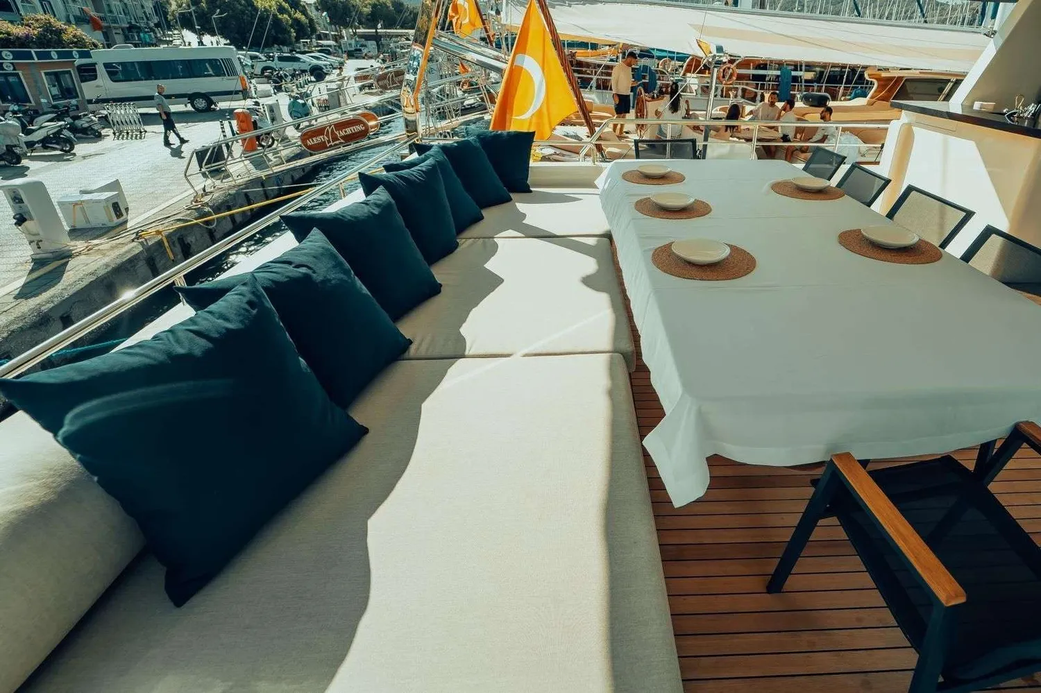 yacht-560301