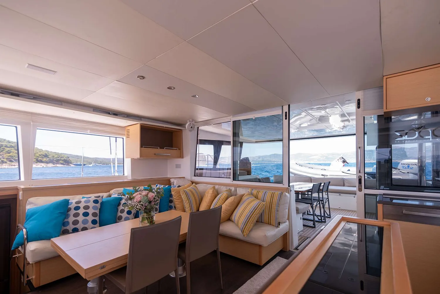 yacht-564608