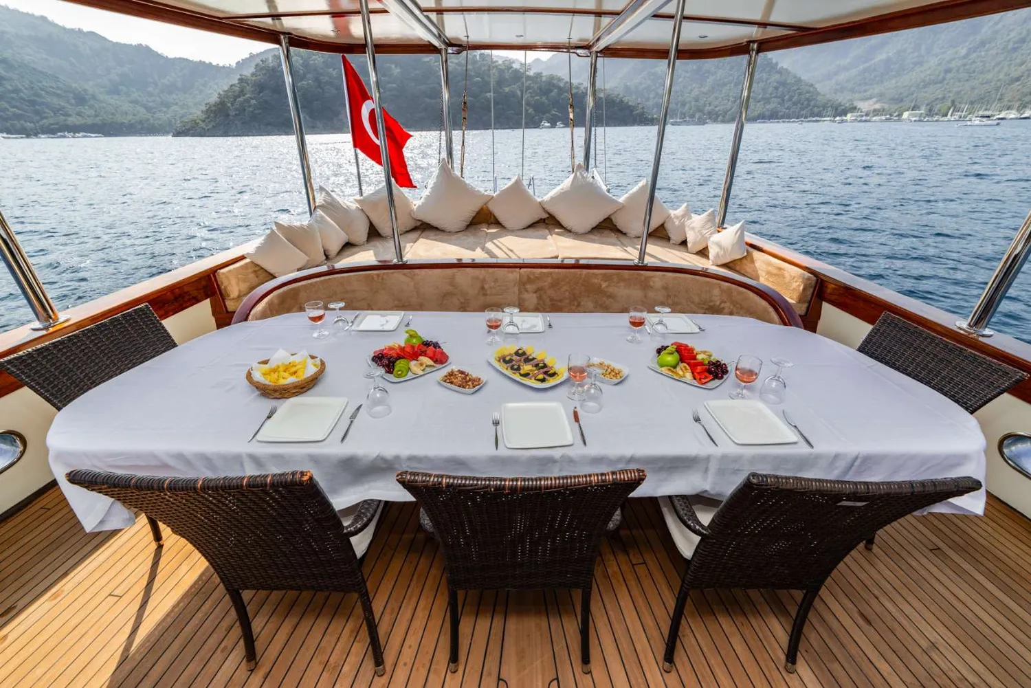 yacht-580393