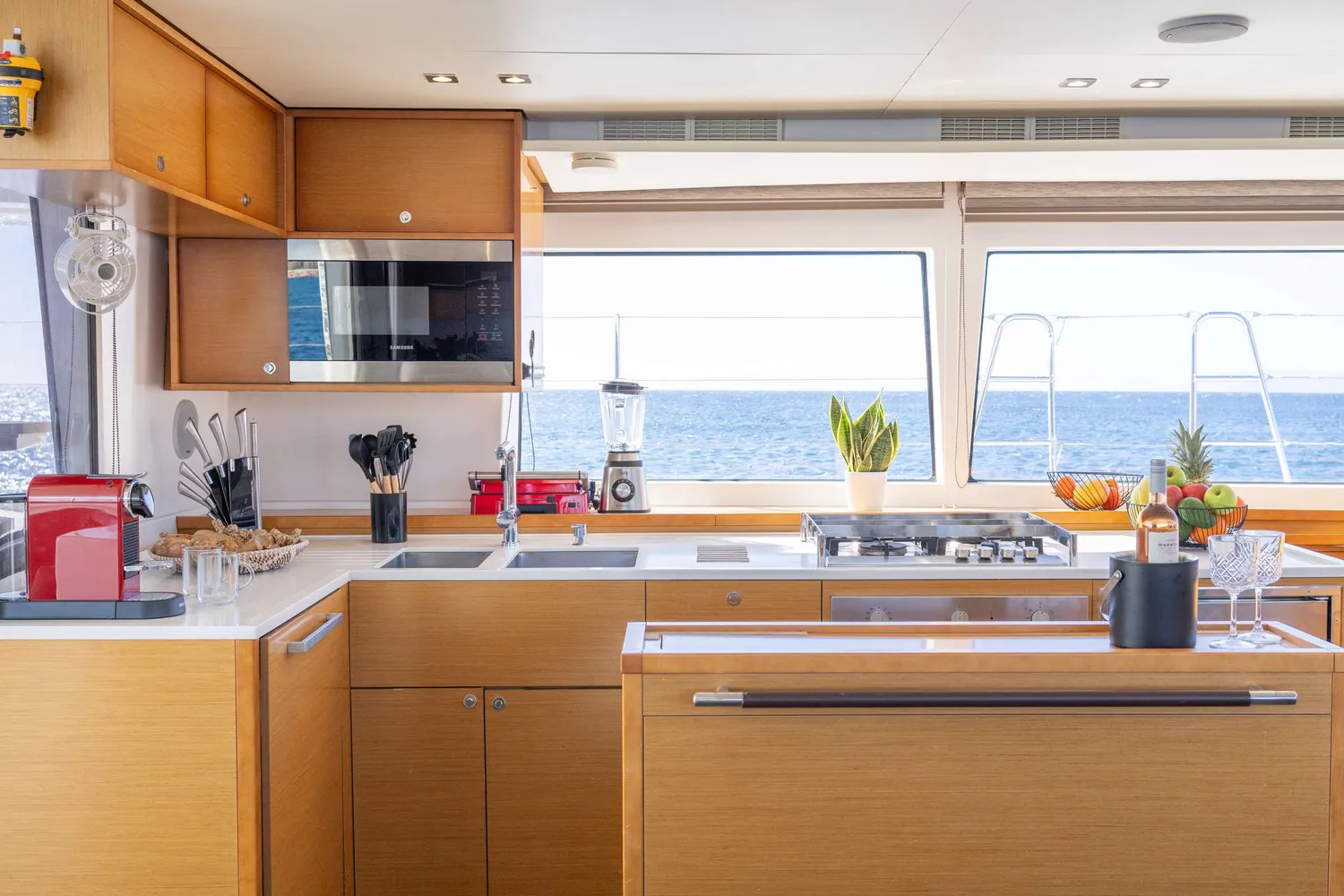 yacht-596898