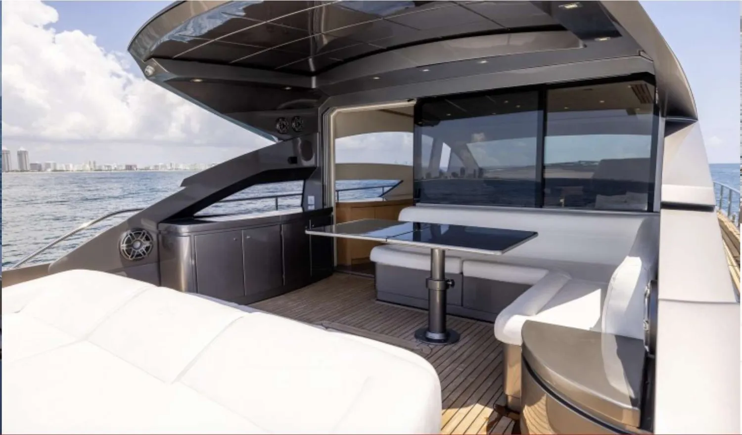yacht-561352