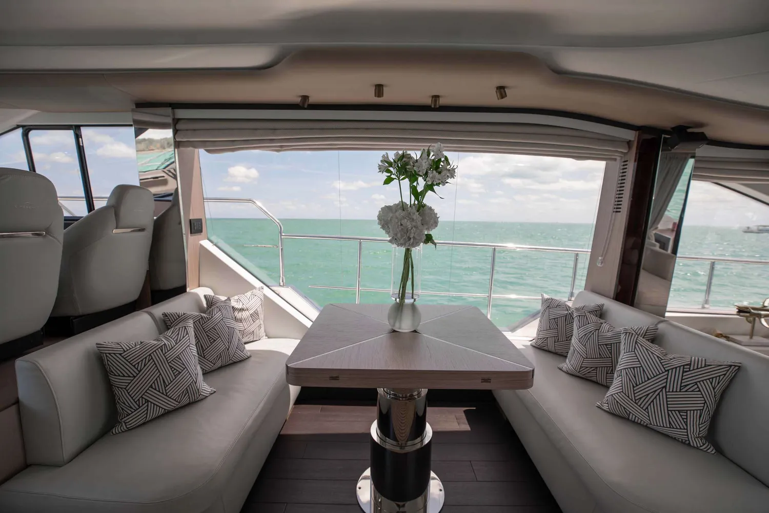 yacht-588803