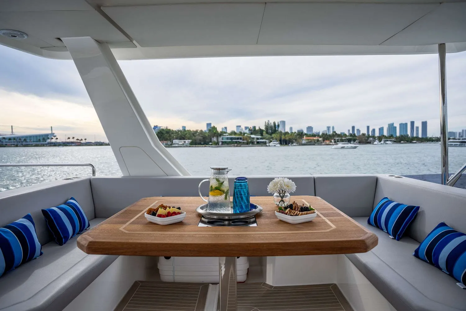yacht-580609