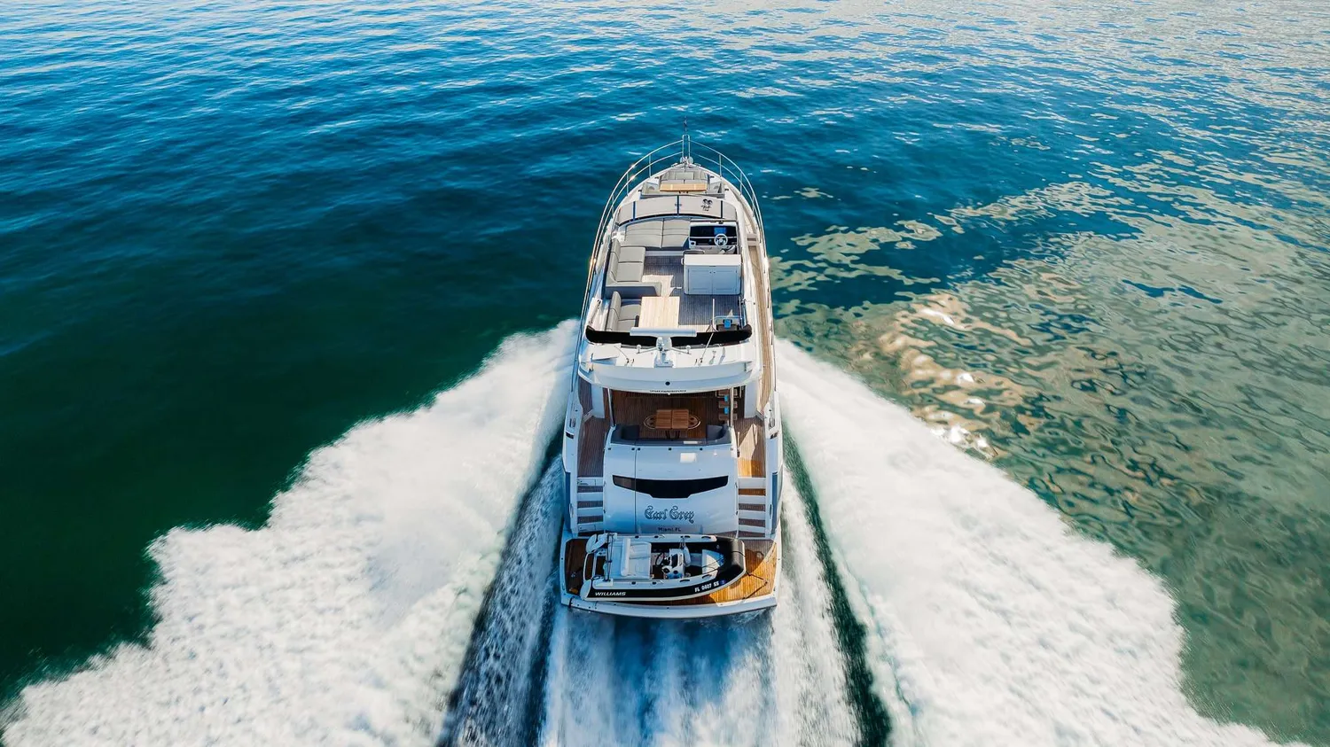 yacht-582553
