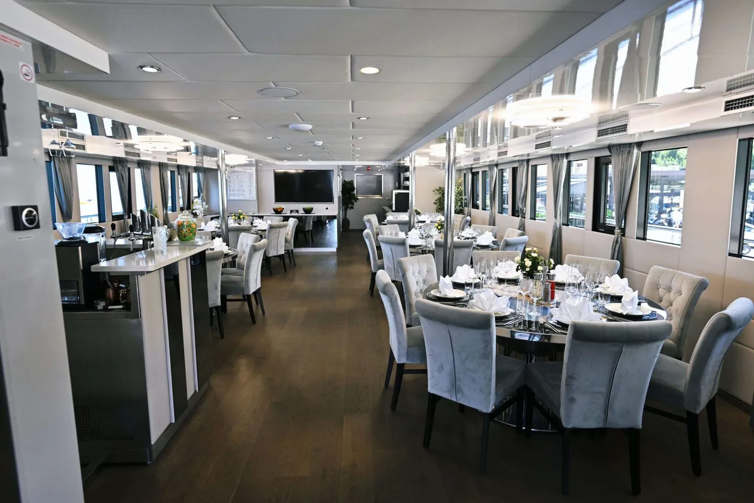 yacht-560599