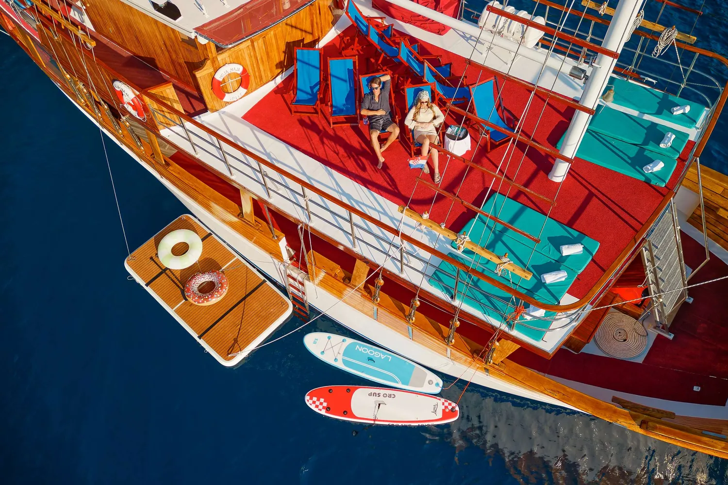 yacht-586894