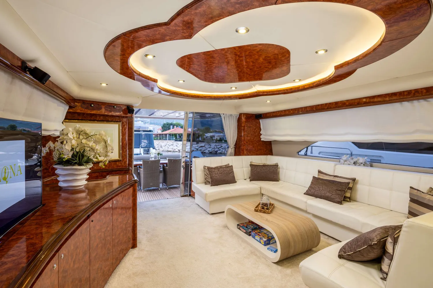yacht-572968