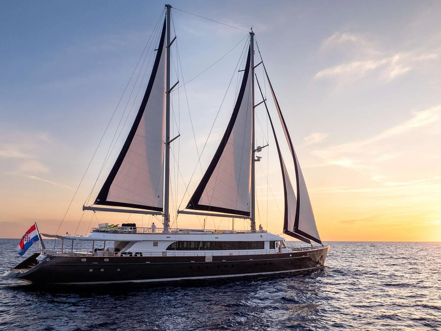 yacht-588651